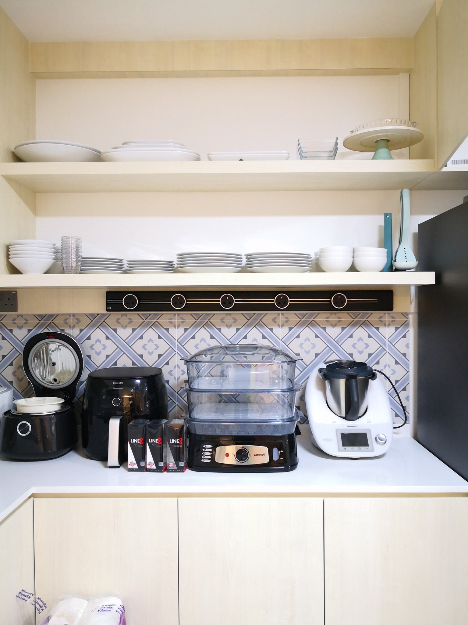 Ổ Điện Ray Trượt Tại Bếp