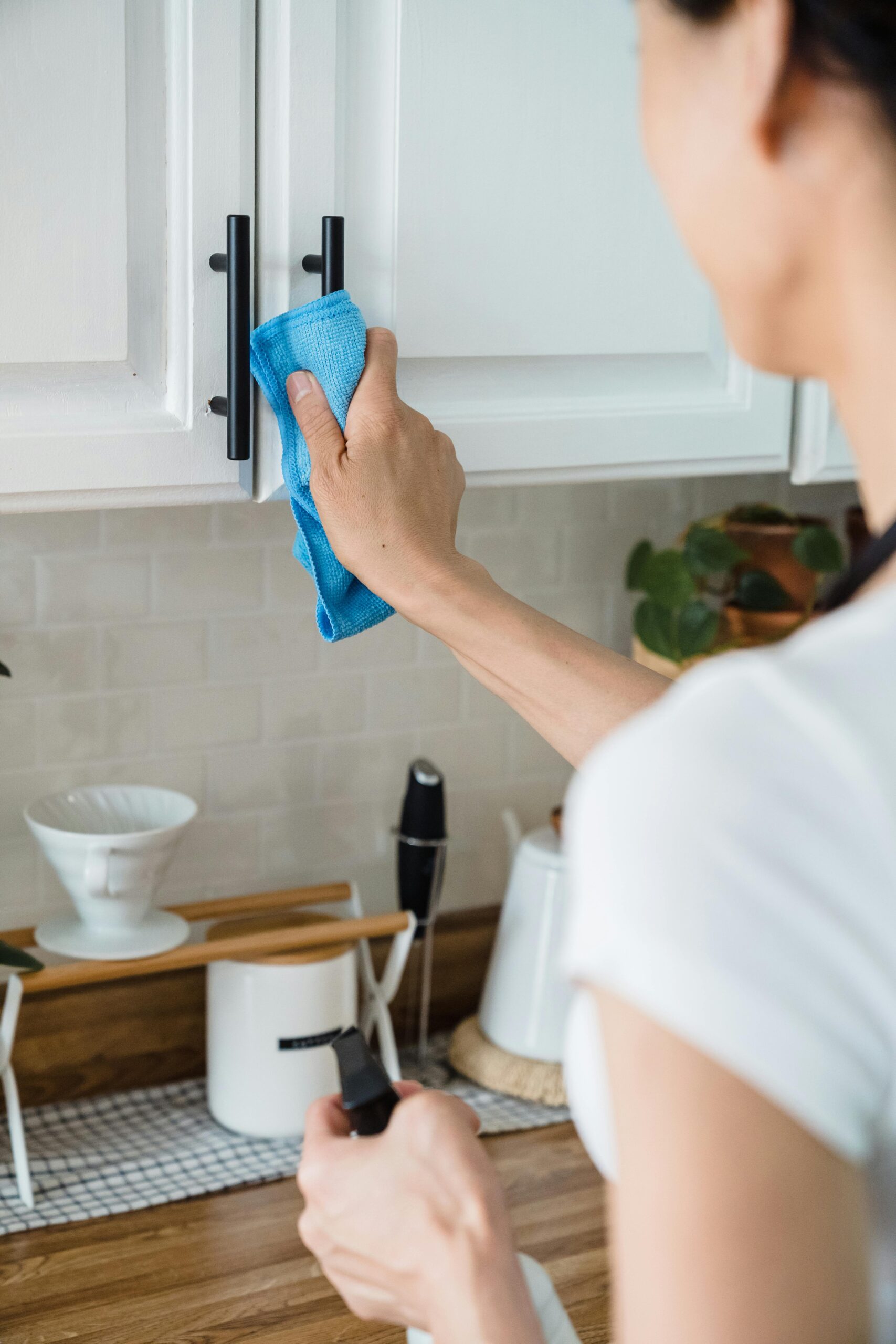 Chuẩn bị trước khi vệ sinh ổ điện ray trượt